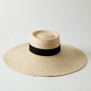 Aritzia auxiliary hat